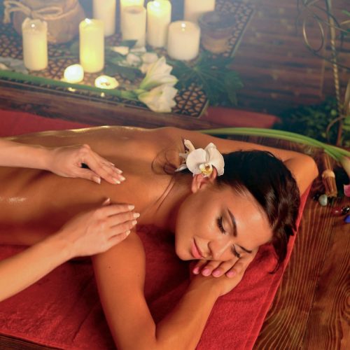 Tradicionális hilot masszázs, relaxáló környezetben, olajos kezelés
